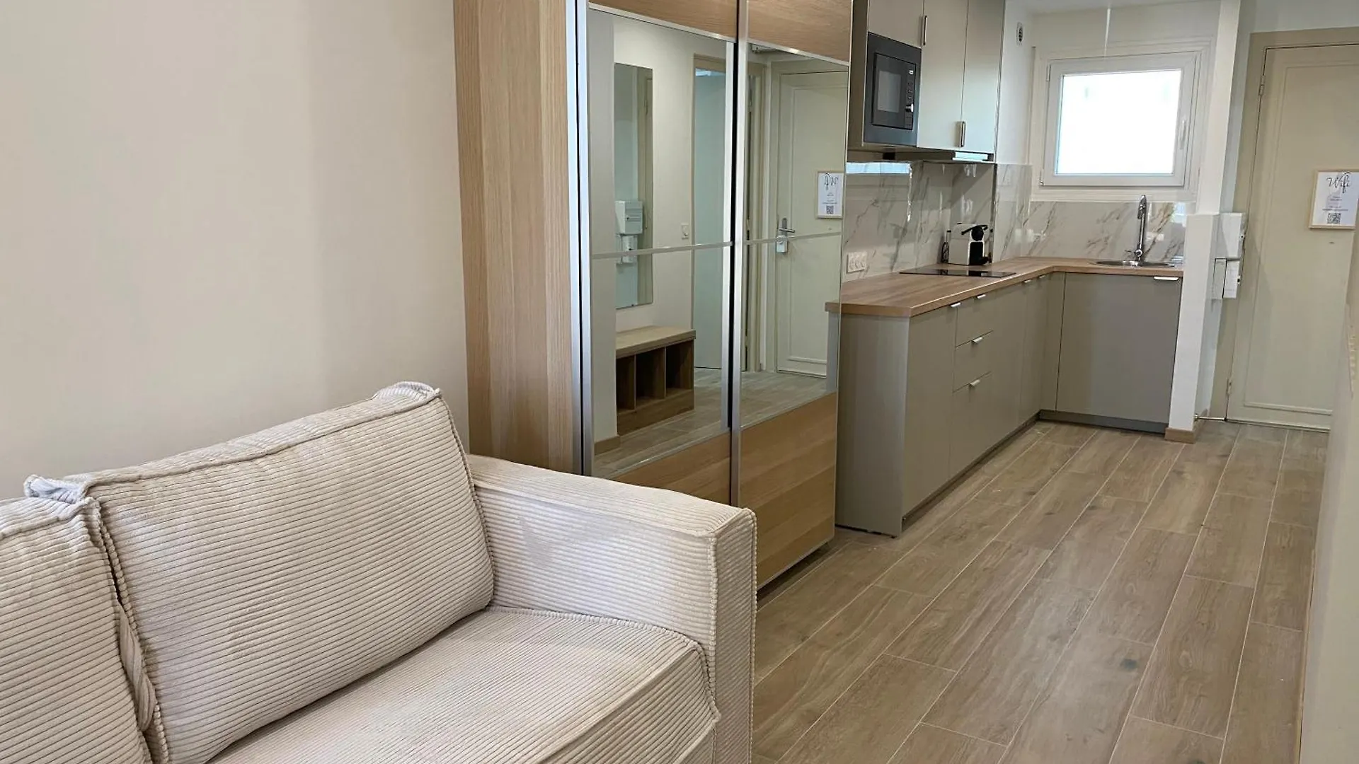 Superbe Appartement Tout Equipe Saint-Laurent-du-Var Apartment