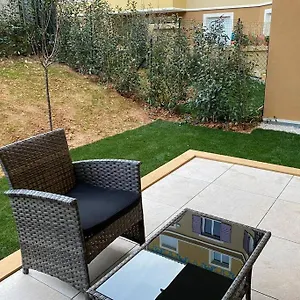  Apartment Deux Pieces Moderne Et Chaleureux